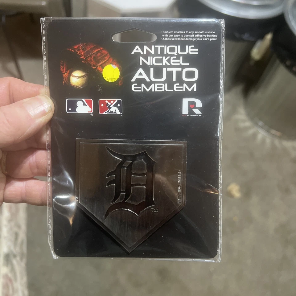 NEW SEALED MLB Detroit Tigers   AUTO EMBLEM PREMIUM EDITION CHROME METAL - Image 1 of 2