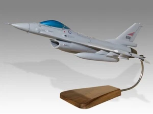 Fokker F-16AM Fighting Falcon Fuerza Aérea Noruega Modelo de Avión de Madera Pequeño 1/48 - Imagen 1 de 12