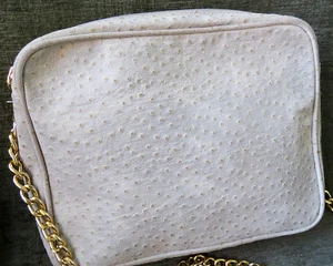 Schultertasche Umhängetasche Leder Straußenstruktur Print Handtasche Made in Italy Kette - Bild 1 von 8