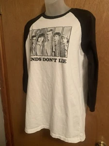CAMISETA GRÁFICA NETFLIX STRANGER THINGS FRIENDS DON'T LIE MANGA 3/4 TALLA M - Imagen 1 de 16