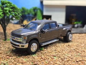 Custom Lariat 2019 Ford 6.7 F350 4x4 1/64 Greenlight AHK Abschleppwagen doppelt LKW ERTL - Bild 1 von 19