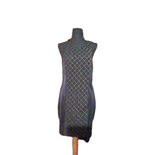 UNDERCOVER Elegante abito nero con motivo diamantato e design scollo a retta Victoria Sport