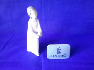 Lladro Figur Ein Mädchen mit Kerze Nr 4868 - Retired 2000 Fulgencio Garcia - Bild 1 von 7