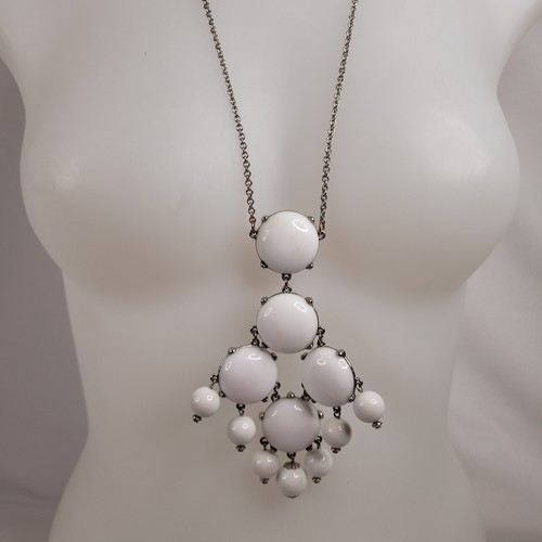 VETEMENTS Collana bigiotteria moda tono argento bolla bianca cabochon dichiarazione pendente