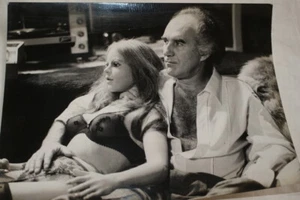 GRANDEUR NATURE PICCOLI 1974 PHOTO ARGENTIQUE SEX DOLL POUPEE GARCIA BERLANGA - Foto 1 di 2