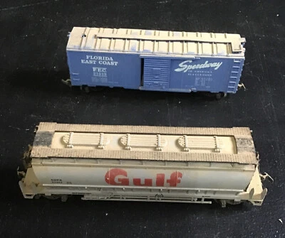 AHM Vintage HO Scale Rolling Stock Set Of 2 - (P6) - Image 1 of 4