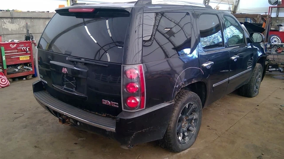 AC Condenser Fits 99-14 SIERRA 2500 PICKUP 6795633 - Image 1 of 4