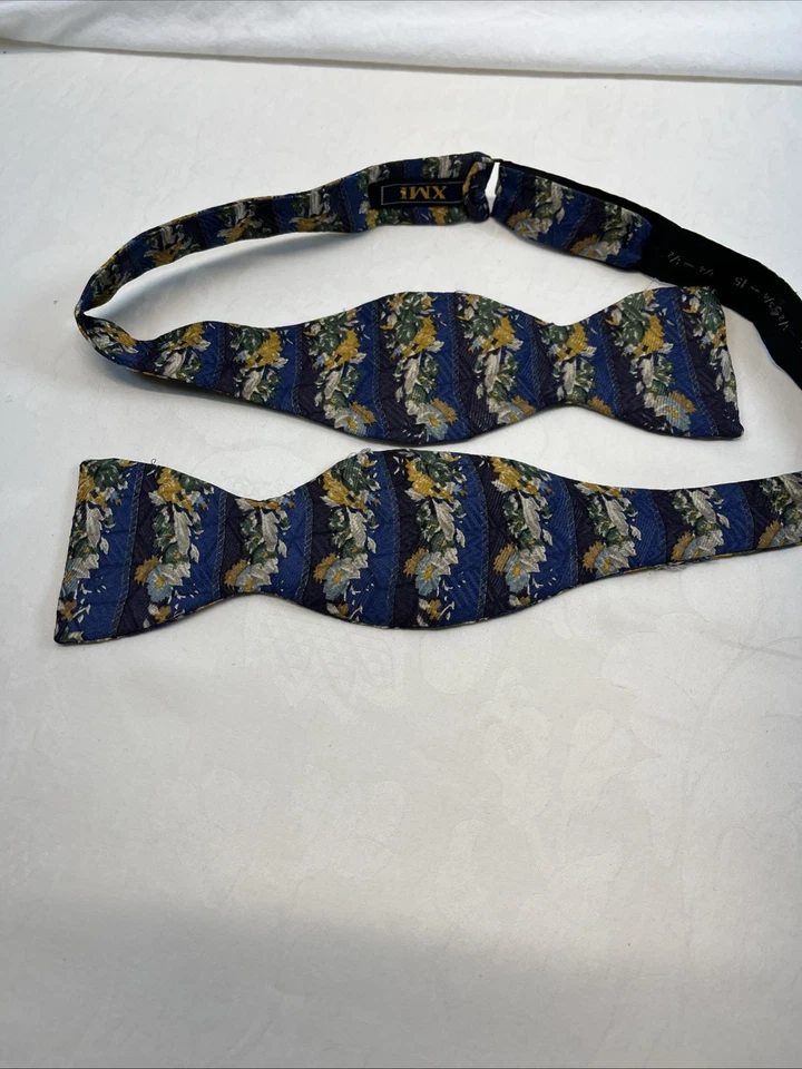 Pajarita XMI para hombre azul patrón floral 13 3/4-18 ajustable Foto 1 de 4