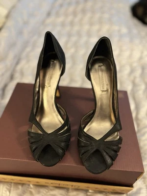 BCBG Max Azria “Jade” Negro Gamuza Peep Toe Tacones-talla 8 Foto 1 de 4