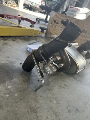 Silenciador de escape deportivo Ferrari 488 Spider Factory OEM 324752 321610 327047 Foto 1 de 4