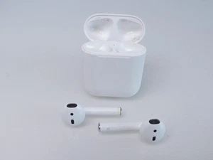 Apple AirPods 2. Generation Kopfhörer A2032 A2031 mit Ladecase A1602 #180 - Bild 1 von 12