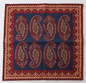 Pañuelo de bolsillo de lana y seda 42 cm. Paisley azul y burdeos. Hecho en Inglaterra - Imagen 1 de 3