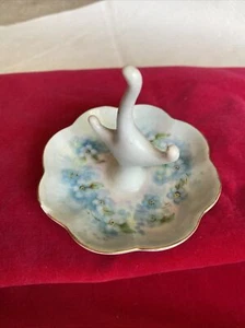 Ancienne bague en porcelaine florale peinte à la main signée fleur bleue signée vanité - Photo 1/3