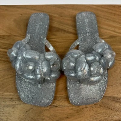 Sandalias chanclas Jeffrey Campbell Floralee plateadas de gelatina talla 8 M para mujer Foto 1 de 4