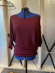 Rote schulterfreie Bluse mit weitem Ausschnitt 2X - Bild 1 von 9