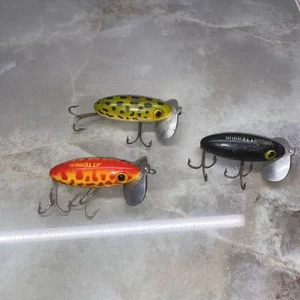 LOT OF 3 VINTAGE FISHING LURES (ARBOGAST JITTERBUGS),VARIOUS COLOR PATTERNS L715 - Picture 1 of 4