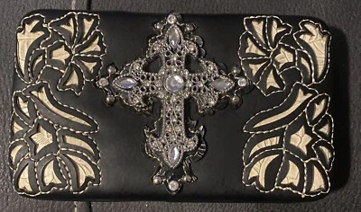 Cartera de cuero negra cruzada vintage detalles plateados y estrás 7,5”x 4,5”x 1,25” Foto 1 de 4