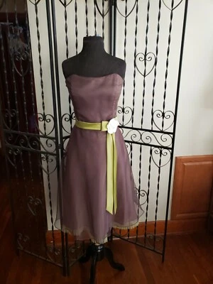 Bridesmaid Princess Bodice Aline Organza w/ Satin Strapless Mocha w/Kiwi Size 14 - Imagem 1 de 4