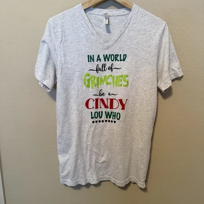 Women’s In A World Full of Grinches Be Cindy Lou Who Graphic T-shirt Christmas M - Image 1 of 4
