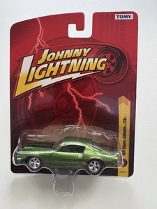 Johnny Lightning TOMY 1971 Chevy Camaro Z-28 Green R26 - Picture 1 of 3