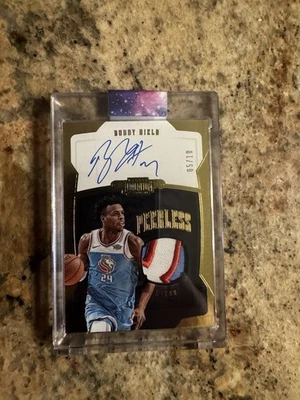 Camiseta deportiva Peerless 2018-19 Panini Dominion Auto Buddy Hield #PJ-BHD dorada/10 Foto 1 de 2