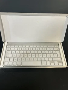 Apple A1314 Wireless Keyboard - MC184LL/B - Picture 1 of 4