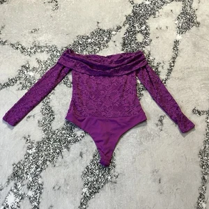Body AFRM Los Angelas para mujer talla M púrpura Lennox acanalado fuera del hombro encaje - Imagen 1 de 7