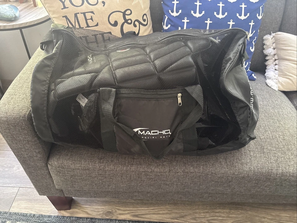 Equipo y bolsa de artes marciales Macho tamaños surtidos Foto 1 de 4
