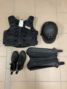 Grundausstattungen Kinder Reiten Sicherheitsweste Helm Schuhe Gamaschen - Bild 1 von 10