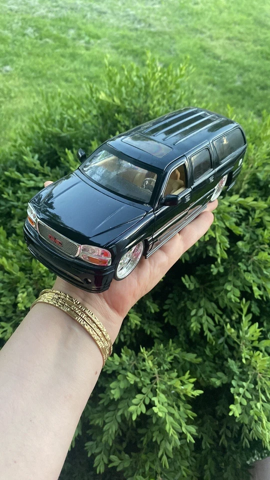 JADA Dub City 2002 GMC YUKON XL DENALI escala 1:24 diecast NEGRO sin caja Foto 1 de 4