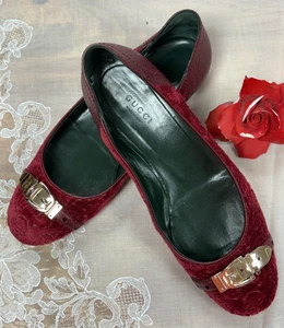 GUCCI -Women- Burgundy Red Velvet Velour 147680-Shoes - Gold Buckle shoes.7B.Ita - Picture 1 of 17