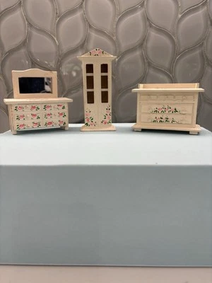 Dollhouse Country Rose Miniature Bedroom Furniture. - Image 1 of 4