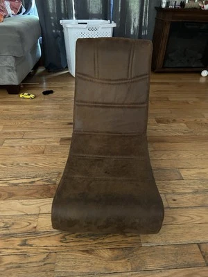 silla gaming balancín suelo Foto 1 de 4