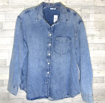 Nueva con etiquetas Camisa Denim Gap Para Hombres Mediana Lavada Ligera De Gran Tamaño Camisa Abotonada Bolsillo Nueva Foto 1 de 4