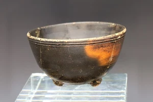 Antichità, IV secolo a.C. Magna Grecia ceramica nera piedini trypod Patera - Foto 1 di 6