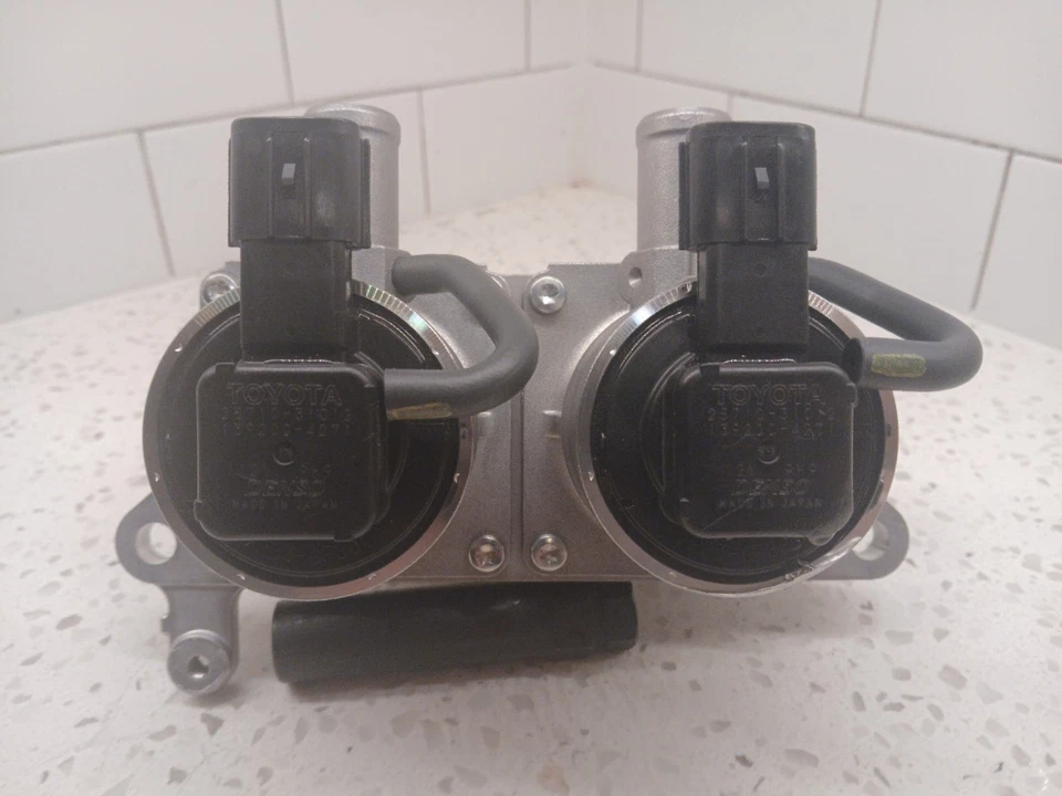 Conjunto de válvula de conmutación de aire genuino Toyota 25710-31012 para Toyota Tundra 2007-2011 Foto 1 de 4