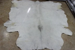 33.1 Ft Original Cowhide Rug/fur skin, Fully Processed Cow Hide Upholstery Skin - Picture 1 of 9