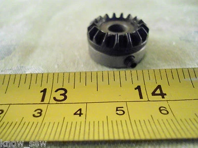 New Hook Drive Gear # 163329 fits SINGER 620 625 626 628 629 630 635 636 638 640 - Image 1 of 4