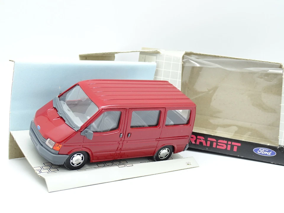 Schabak 1/35 - Ford Transit Minibus Rosso - Immagine 1 di 1