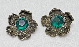 2 Vintage Metal Flowers w Green Rhinestone Center 1 Inch Very Detailed - Picture 1 of 4