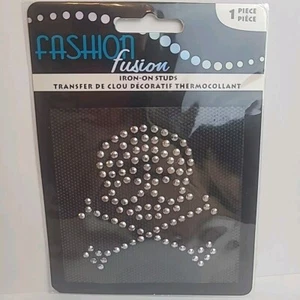 Skull Iron-On Studs Fashion Fusion 1 piece - Picture 1 of 6