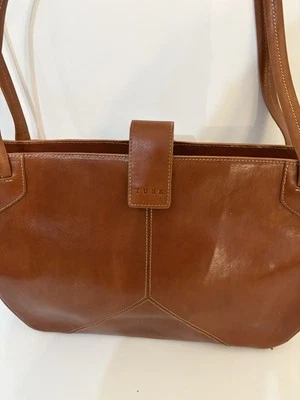 Bolso de hombro Tusk hecho a mano con diseño de cuero italiano marrón Foto 1 de 4