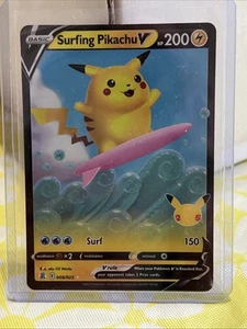 JCC Pokémon Surf Pikachu V Celebraciones 008/025 Holo Ultra Raro - Imagen 1 de 2