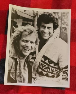 Pair Starsky and Hutch Paul Michael Glaser David Soul 1970's Vintage 8x10 Photos - Picture 1 of 4