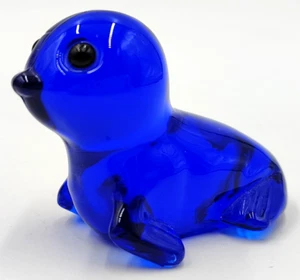 Statuina vintage Oneida blu cobalto cristallo vetro sigillo bambino soffiato a mano alta 2" CARINA! - Foto 1 di 7