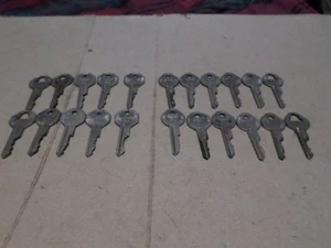 GM Briggs & Stratton keys original lot of 22 Chevrolet Buick Oldsmobile 50s 60s - Bild 1 von 5