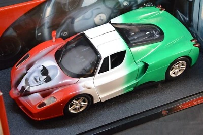 ENZO FERRARI 100% HOT WHEELS 1/18 TRICOLORE FERRARI DIE CAST MODEL VERY RARE - Immagine 1 di 4