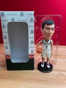 Bobblehead SGA 2007-2008 Yi Jianlian Milwaukee Bucks (nunca lanzado) - Imagen 1 de 1