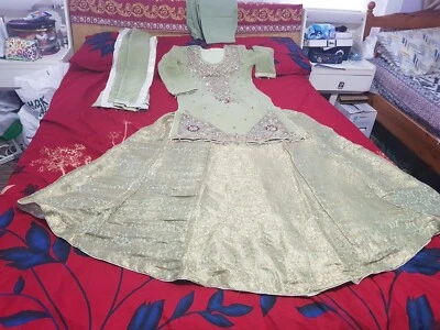 Traje de boda asiático paquistaní Foto 1 de 4