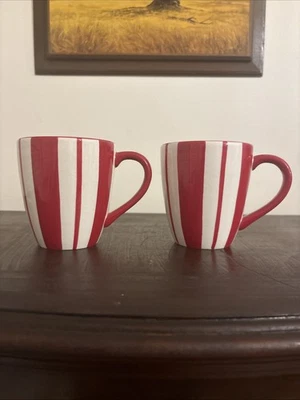 Tazas de café grandes a rayas rojas y blancas Pottery Barn  Foto 1 de 4